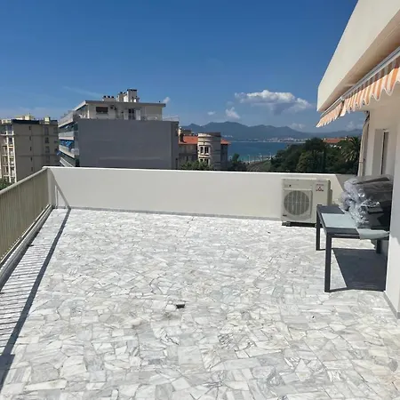 Modern Chic Seaview Appartamento