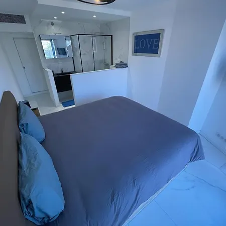 Modern Chic Seaview