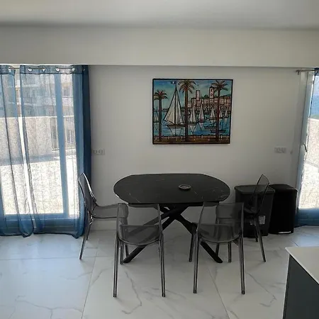 Modern Chic Seaview