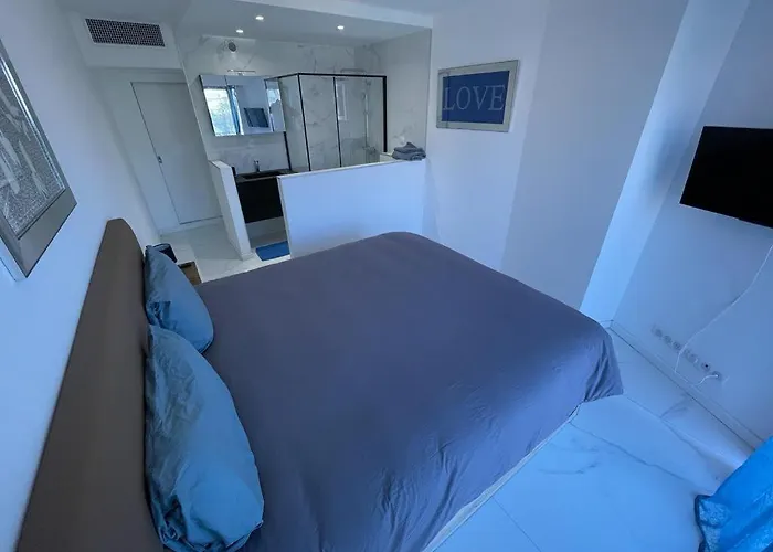 Modern Chic Seaview